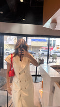 Load image into Gallery viewer, Fitted blazer in short sleeves
