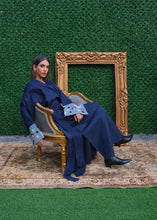 Load image into Gallery viewer, Blue moon Rose
